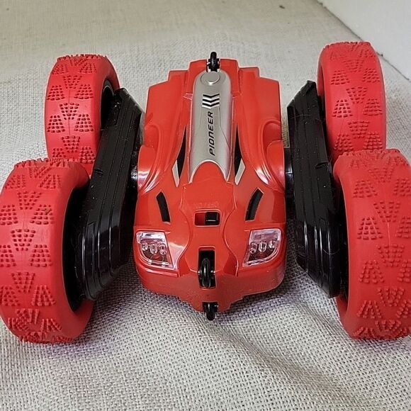 3 Stunt Car Double Side Roll Race Stunt Cars with remotes - Picture 10 of 11